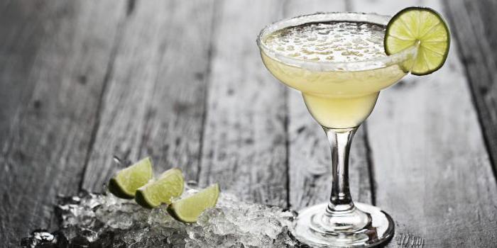 Tequila albă: o descriere a băuturii și ce să bea