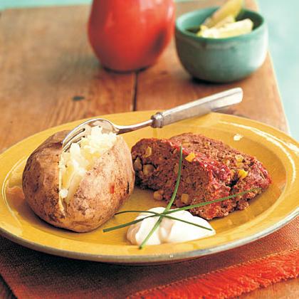 Mănâncă cu gust: cartofii copți în cuptor cu carne