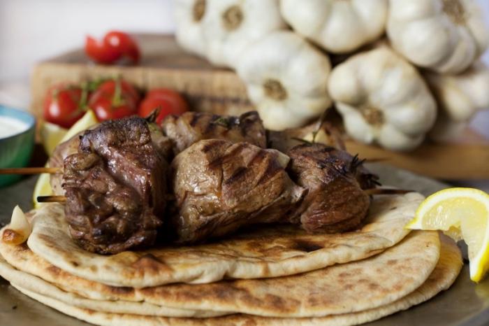 Secretele de carne delicioasă: cum să mănânci miel de shish kebab
