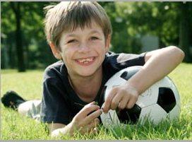 Jocuri cu mingea în natură - beneficii pentru copii și adulți